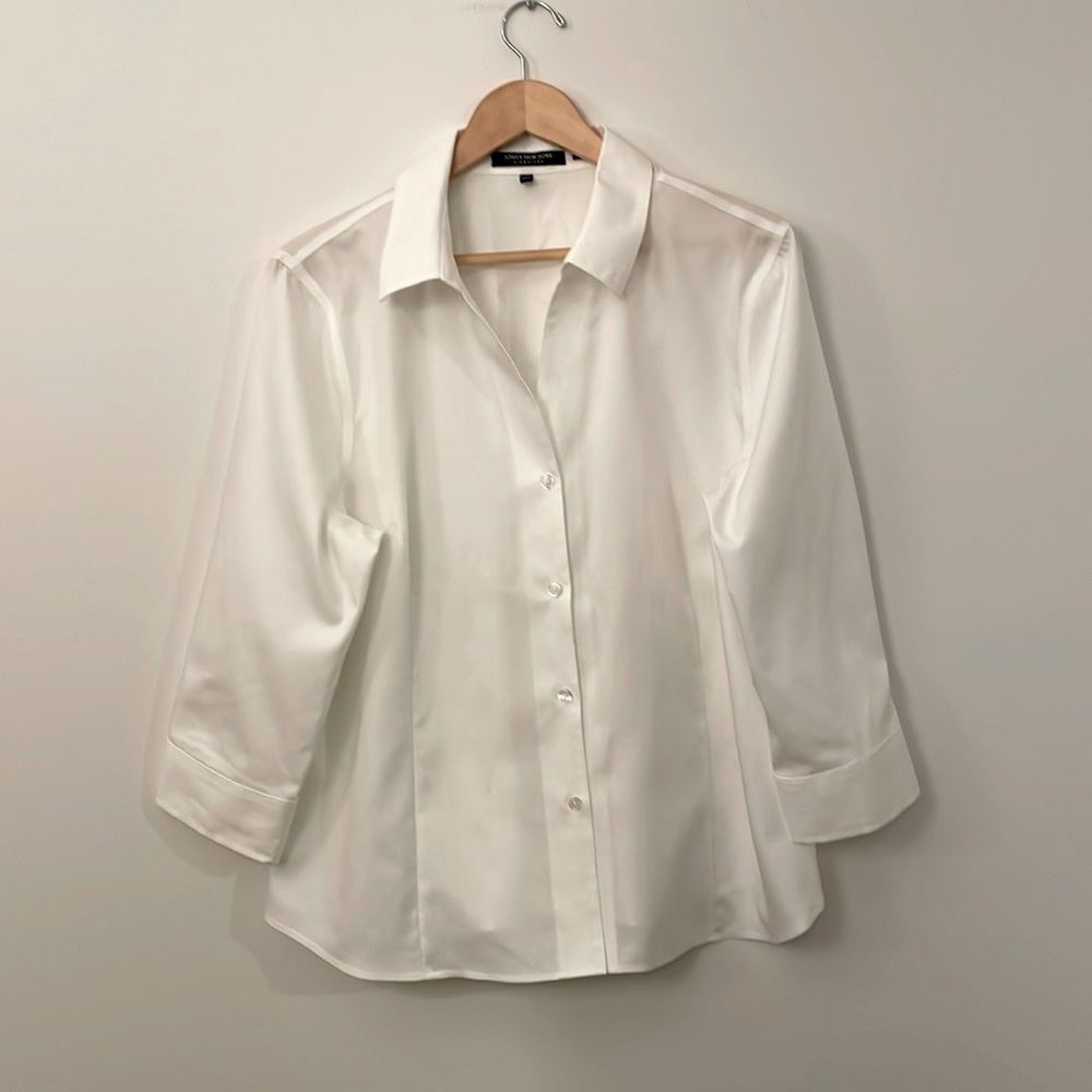Crisp white button down with 3/4 sleeves